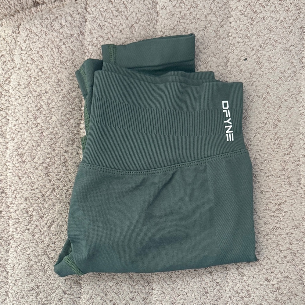 DFYNE Women's Green Leggings